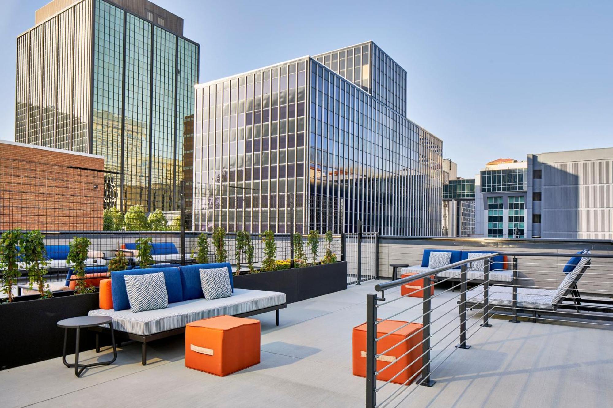 Le Meridien St. Louis Clayton Hotel Exterior photo